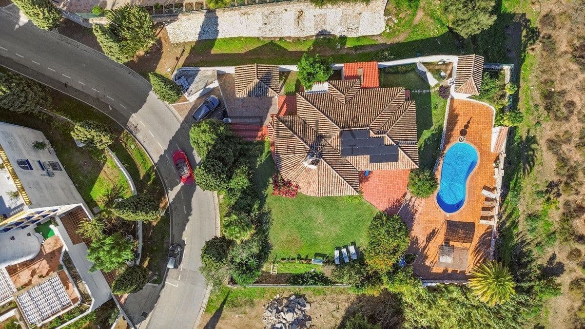 4 bedroom Villa for sale in Mijas Golf with pool garage - € 975,000 (Ref: 9609679)