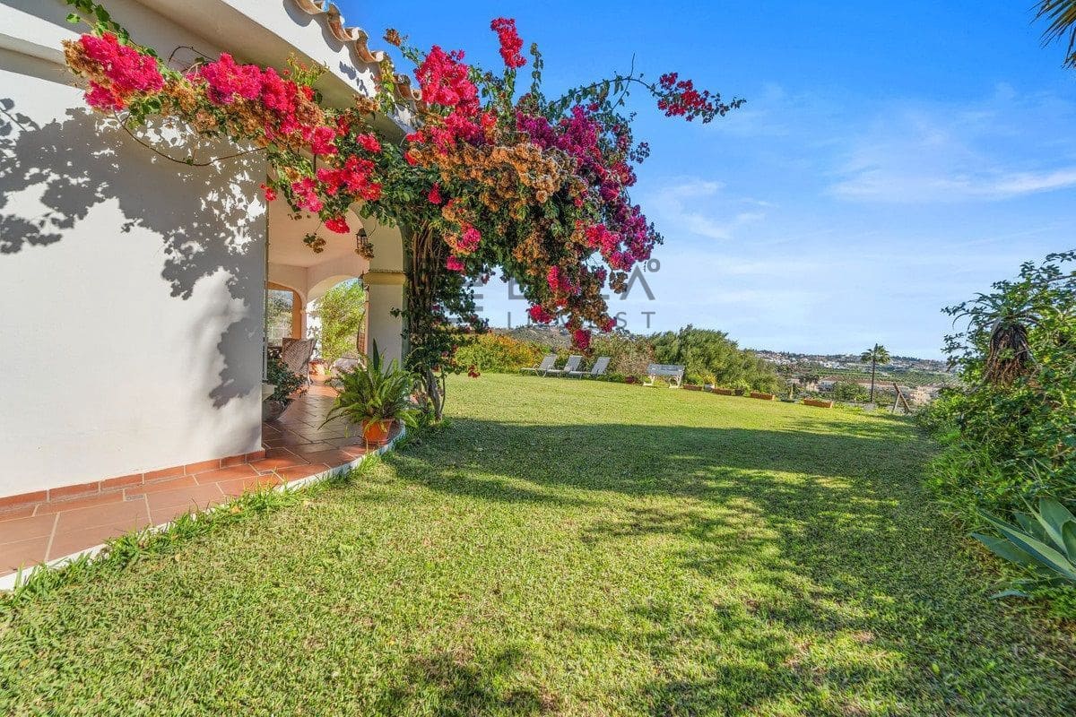 4 bedroom Villa for sale in Mijas Golf with pool garage - € 975,000 (Ref: 9609679)