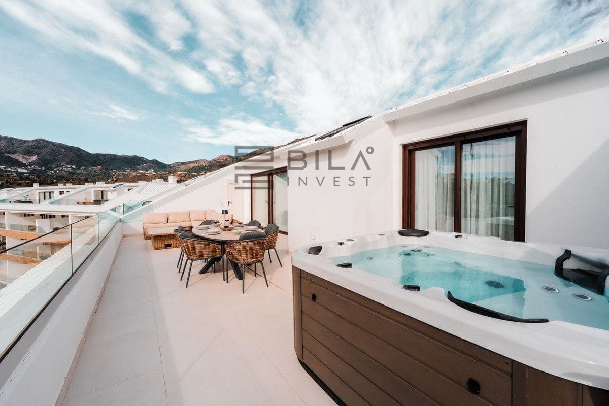 2 soveværelse Penthouse til salg i Carvajal med swimmingpool garage - € 999.000 (Ref: 9609684)