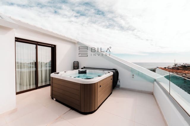 2 soveværelse Penthouse til salg i Carvajal, Fuengirola med swimmingpool garage - € 999.000 (Ref: 9609684)