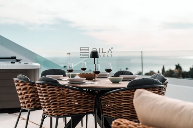 2 soveværelse Penthouse til salg i Carvajal, Fuengirola med swimmingpool garage - € 999.000 (Ref: 9609684)