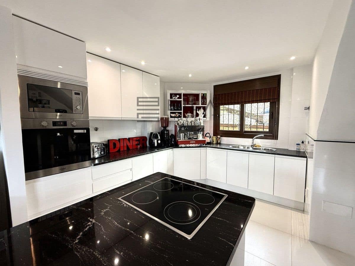 3 soveværelse Villa til salg i Riviera del Sol med swimmingpool garage - € 595.000 (Ref: 9609688)