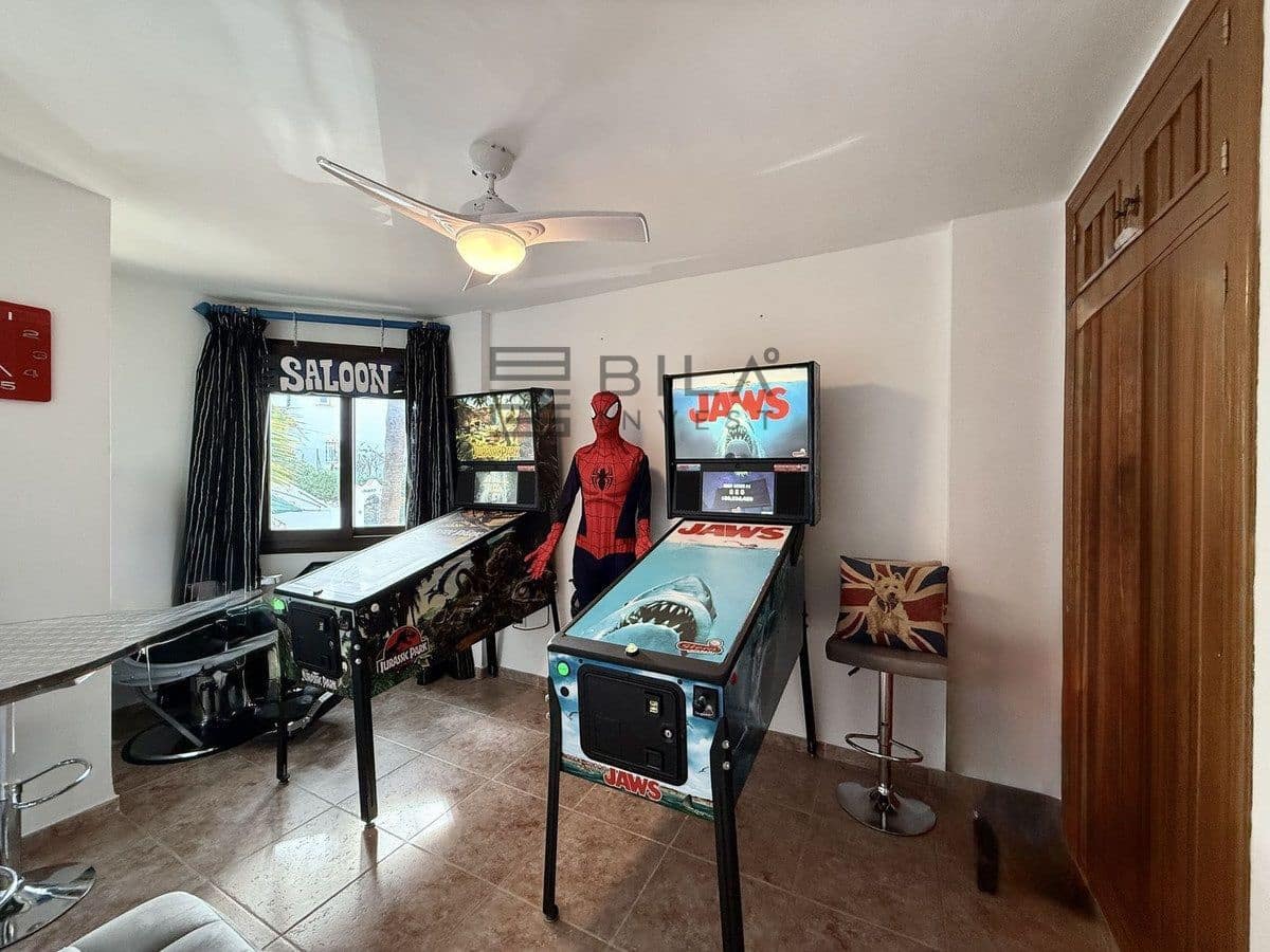 3 soveværelse Villa til salg i Riviera del Sol med swimmingpool garage - € 595.000 (Ref: 9609688)