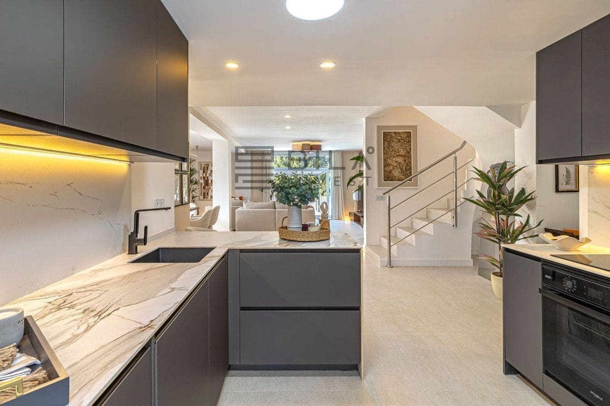 3 soveværelse Villa til salg i Riviera del Sol med swimmingpool garage - € 1.450.000 (Ref: 9609689)