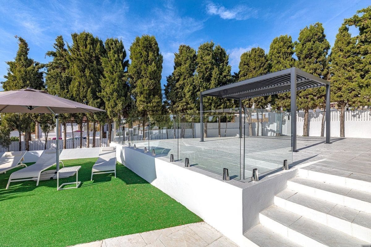 3 soveværelse Villa til salg i Riviera del Sol med swimmingpool garage - € 1.450.000 (Ref: 9609689)