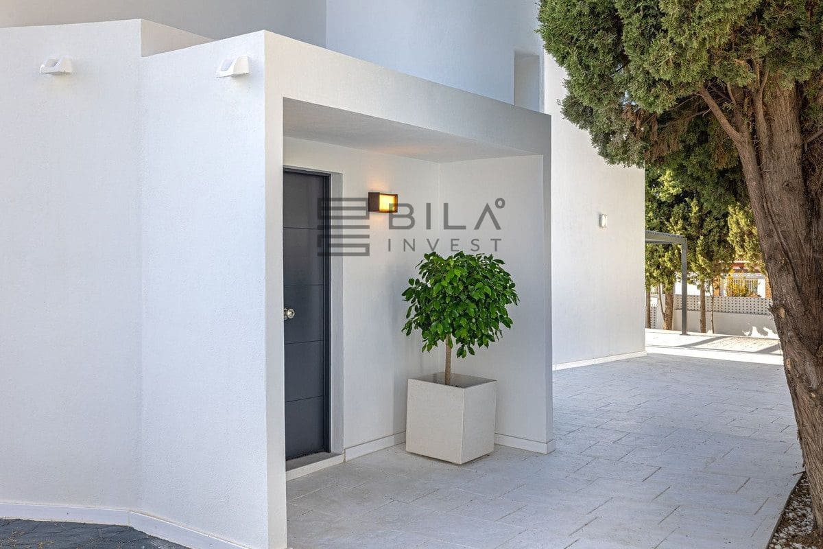 3 soveværelse Villa til salg i Riviera del Sol med swimmingpool garage - € 1.450.000 (Ref: 9609689)