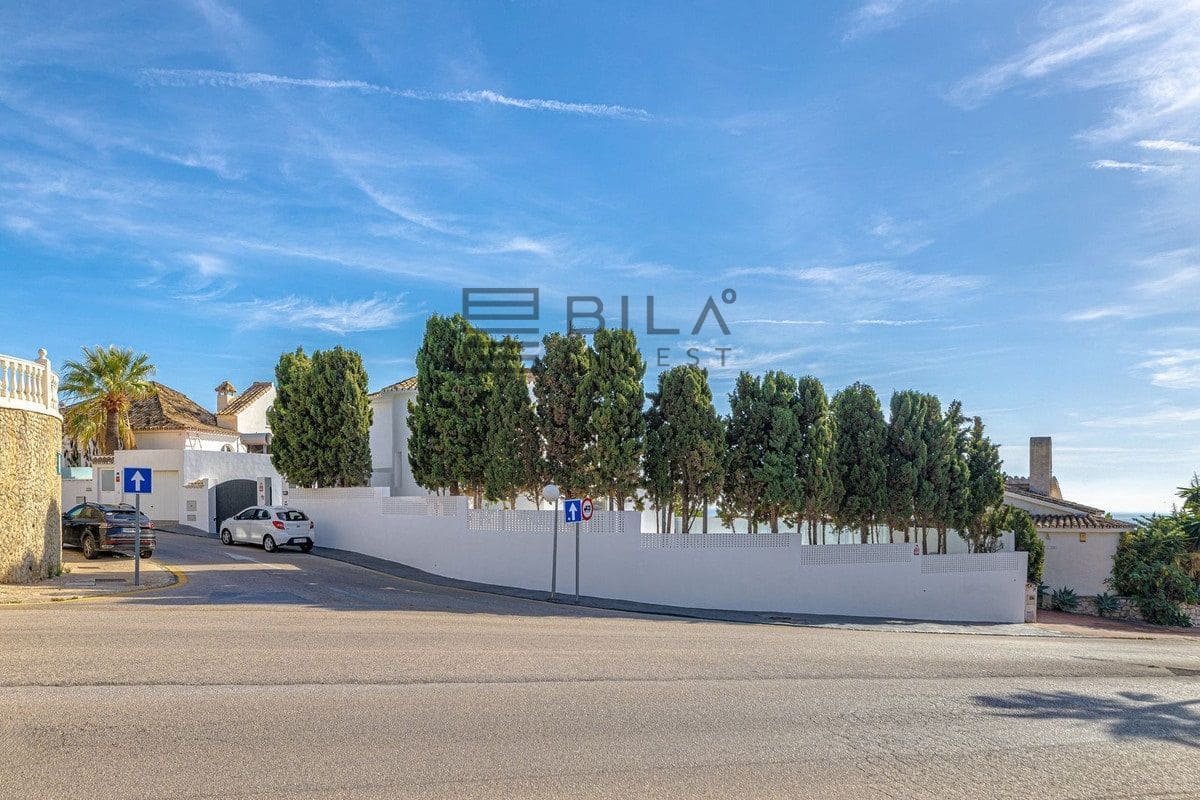 3 soveværelse Villa til salg i Riviera del Sol med swimmingpool garage - € 1.450.000 (Ref: 9609689)