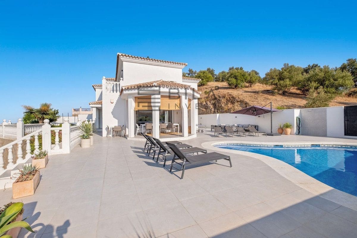 6 soverom Villa til salgs i Cerro del Aguila med svømmebasseng garasje - € 1 390 000 (Ref: 9609690)