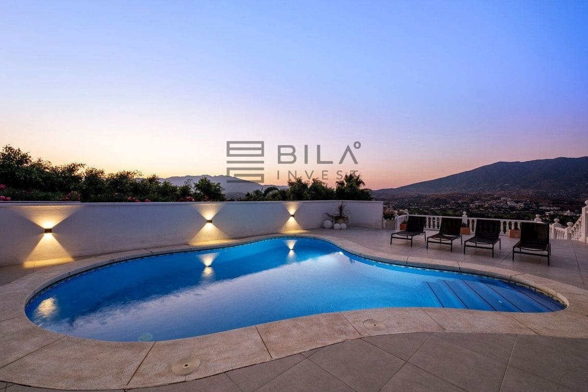 6 soverom Villa til salgs i Cerro del Aguila med svømmebasseng garasje - € 1 390 000 (Ref: 9609690)