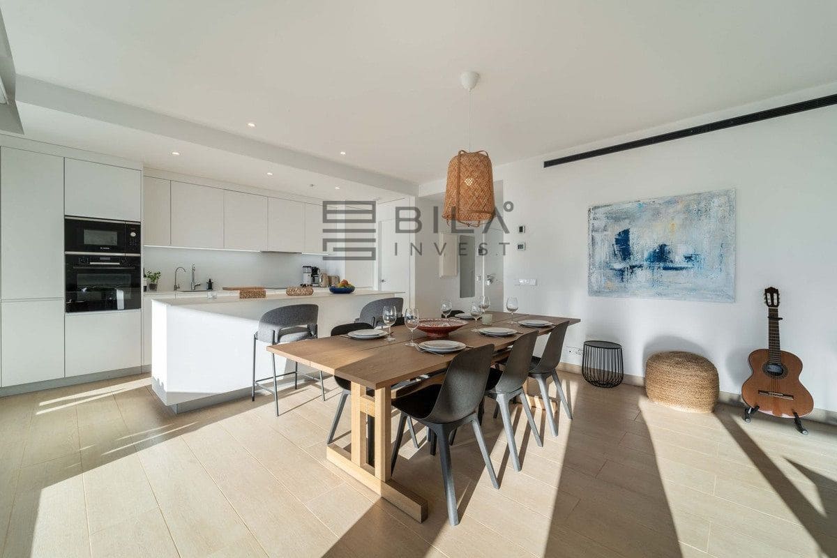 2 bedroom Flat for sale in Fuengirola with pool garage - € 649,000 (Ref: 9609692)