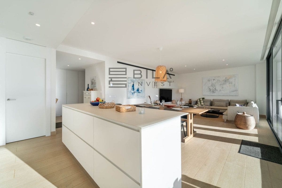 2 bedroom Flat for sale in Fuengirola with pool garage - € 649,000 (Ref: 9609692)