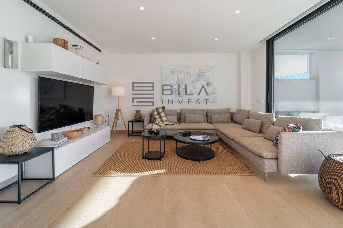 2 bedroom Flat for sale in Fuengirola with pool garage - € 649,000 (Ref: 9609692)