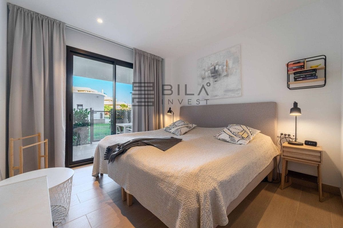 2 bedroom Flat for sale in Fuengirola with pool garage - € 649,000 (Ref: 9609692)