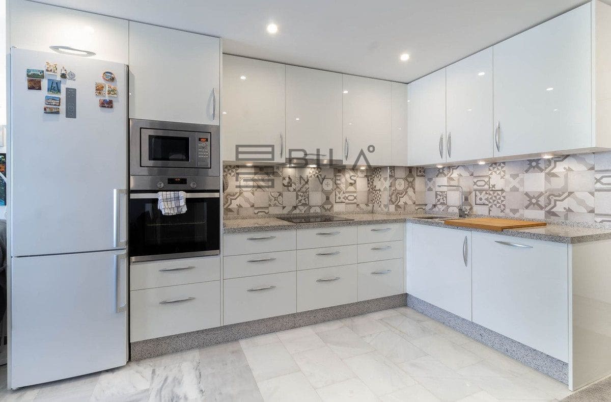 2 sovrum Lägenhet till salu i Miraflores med pool - 325 000 € (Ref: 9609698)