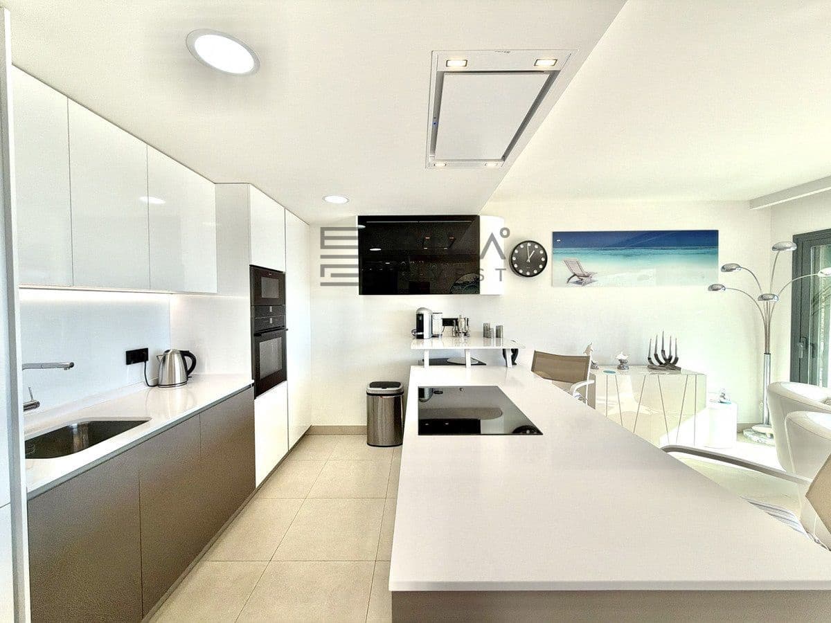 2 makuuhuone Kattohuoneisto myytävänä paikassa La Cala de Mijas mukana uima-altaan - 995 000 € (Ref: 9609700)