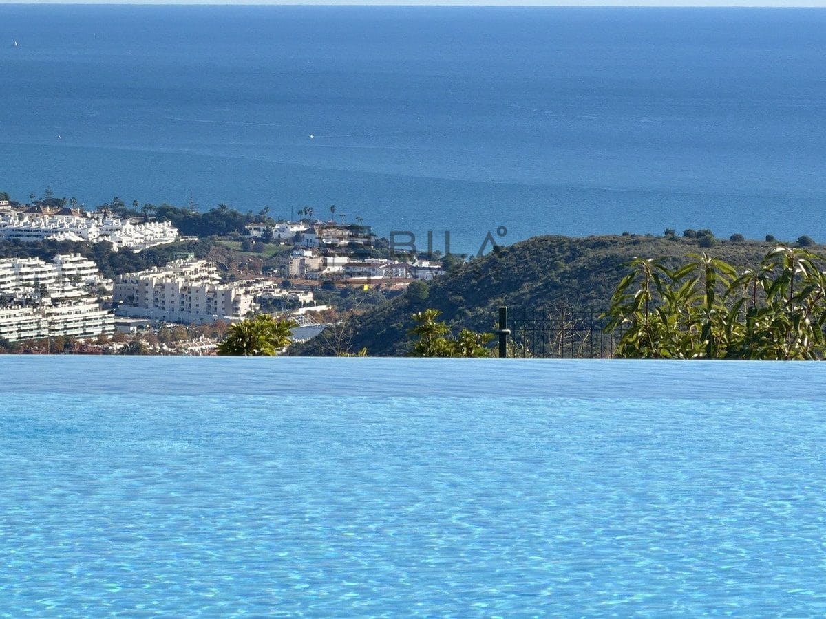 2 makuuhuone Kattohuoneisto myytävänä paikassa La Cala de Mijas mukana uima-altaan - 995 000 € (Ref: 9609700)