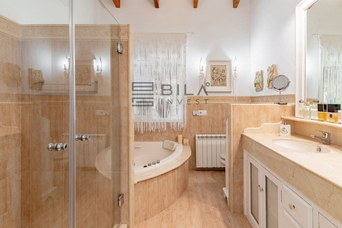 4 soverom Villa til salgs i La Sierrezuela med svømmebasseng garasje - € 1 449 000 (Ref: 9609705)