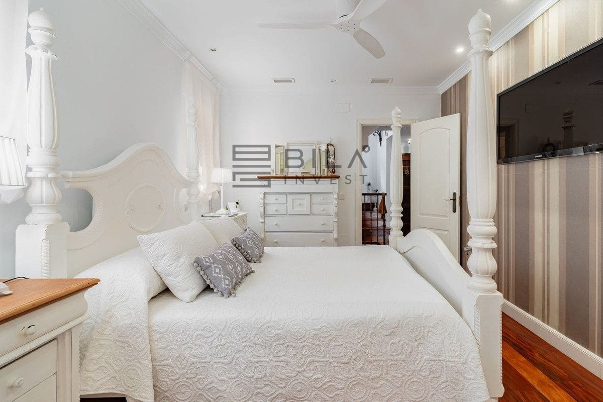 4 soverom Villa til salgs i La Sierrezuela med svømmebasseng garasje - € 1 449 000 (Ref: 9609705)