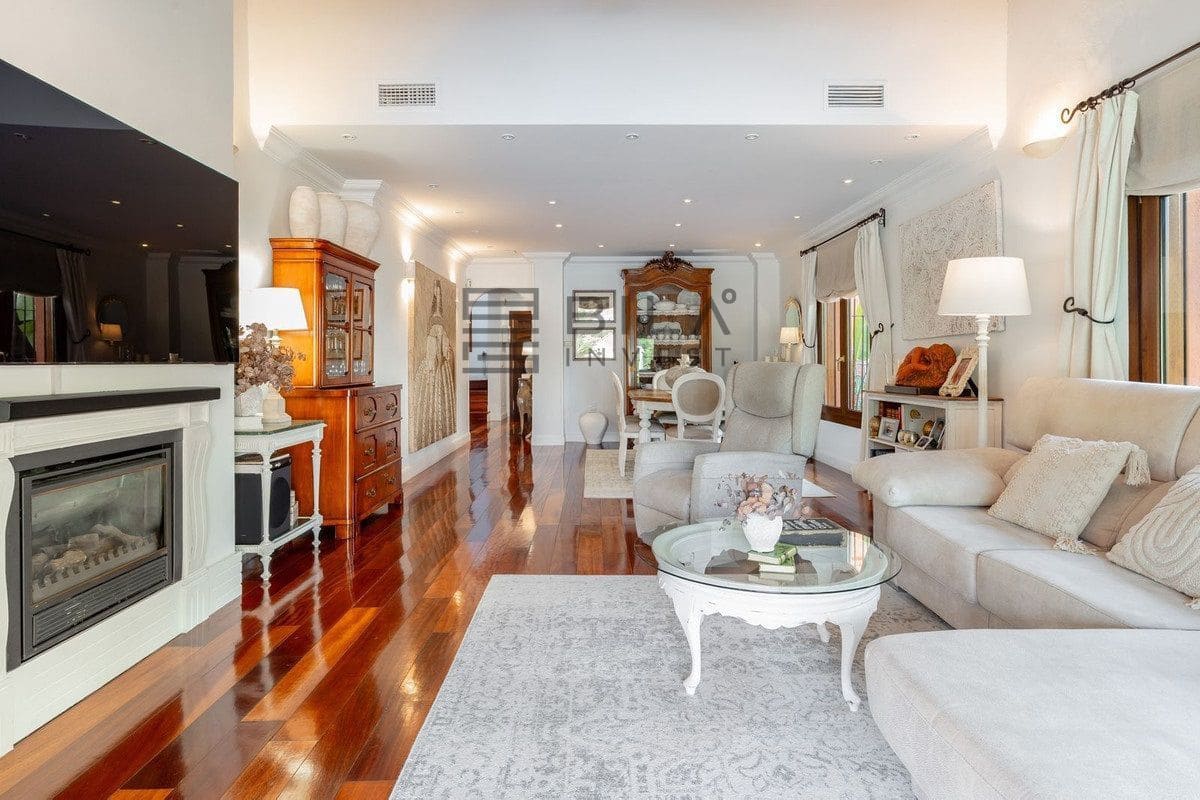 4 soverom Villa til salgs i La Sierrezuela med svømmebasseng garasje - € 1 449 000 (Ref: 9609705)