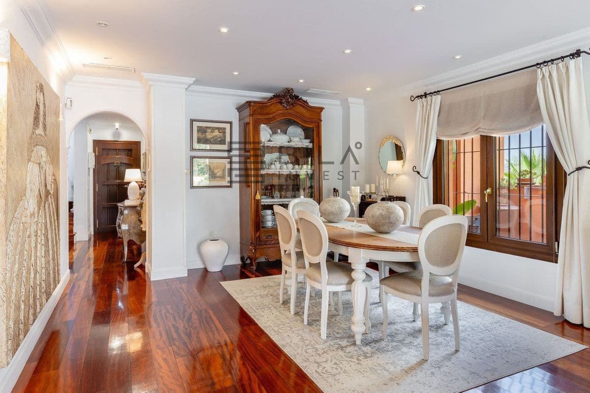 4 soverom Villa til salgs i La Sierrezuela med svømmebasseng garasje - € 1 449 000 (Ref: 9609705)