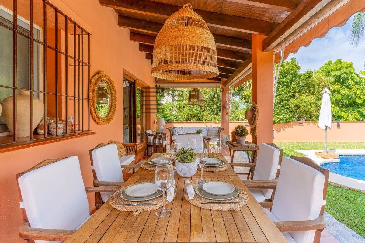 4 soverom Villa til salgs i La Sierrezuela med svømmebasseng garasje - € 1 449 000 (Ref: 9609705)