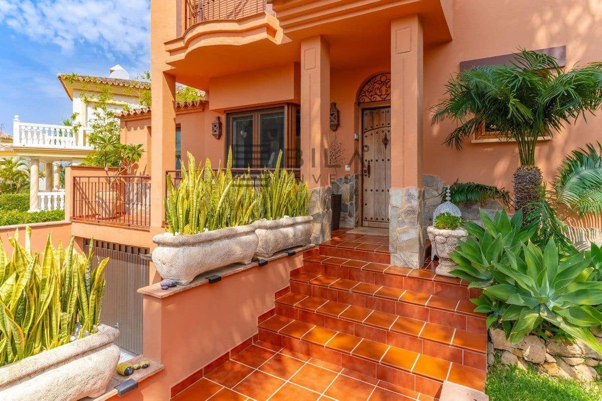 4 soverom Villa til salgs i La Sierrezuela med svømmebasseng garasje - € 1 449 000 (Ref: 9609705)