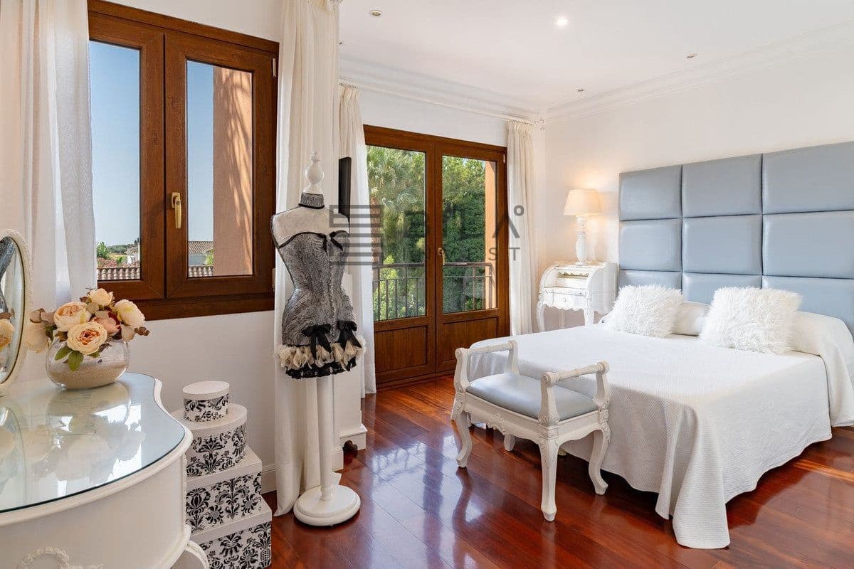 4 soverom Villa til salgs i La Sierrezuela med svømmebasseng garasje - € 1 449 000 (Ref: 9609705)