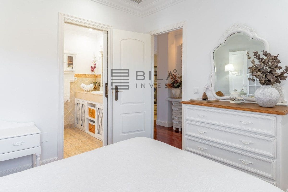 4 soverom Villa til salgs i La Sierrezuela med svømmebasseng garasje - € 1 449 000 (Ref: 9609705)