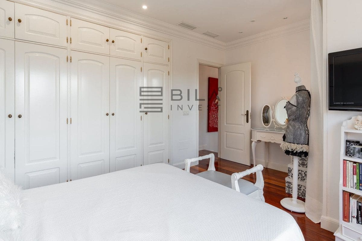 4 soverom Villa til salgs i La Sierrezuela med svømmebasseng garasje - € 1 449 000 (Ref: 9609705)