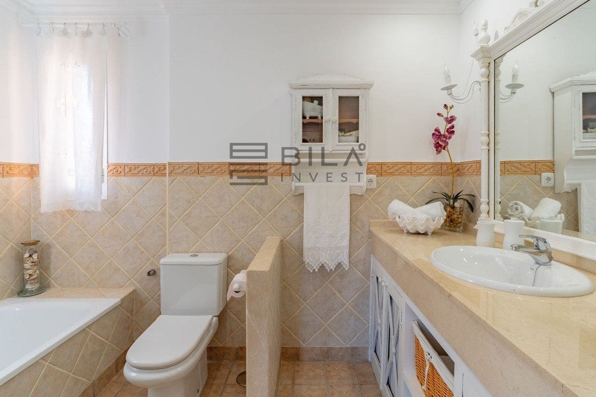 4 soverom Villa til salgs i La Sierrezuela med svømmebasseng garasje - € 1 449 000 (Ref: 9609705)