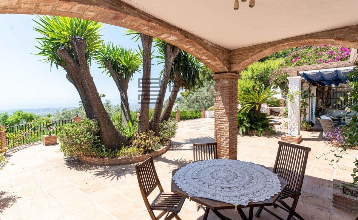 5 soverom Villa til salgs i Mijas med svømmebasseng garasje - € 1 450 000 (Ref: 9609707)