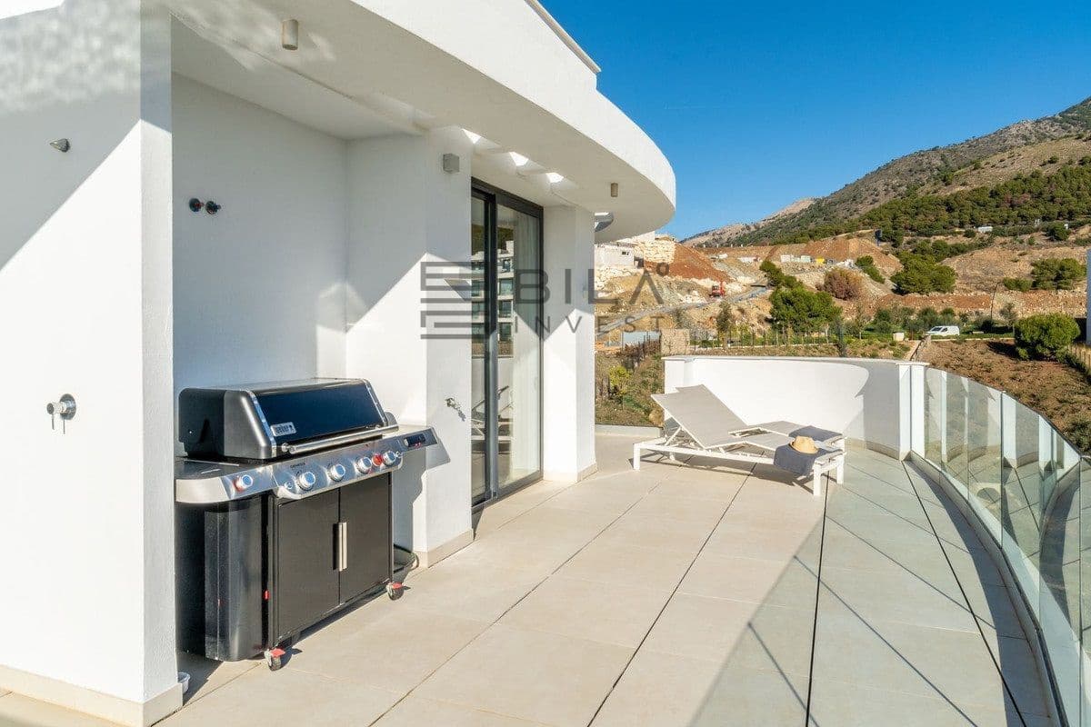 3 soveværelse Penthouse til salg i Fuengirola med swimmingpool - € 1.499.000 (Ref: 9609708)