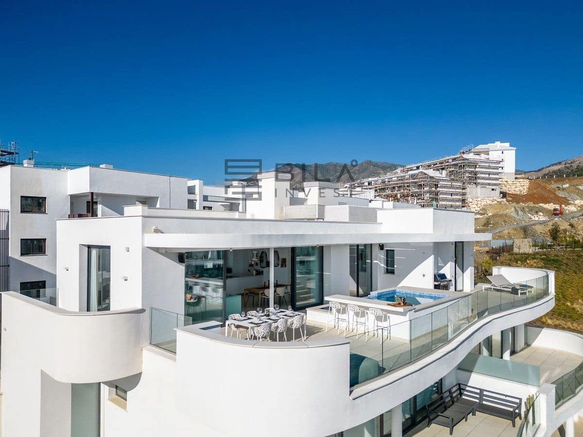 3 soveværelse Penthouse til salg i Fuengirola med swimmingpool - € 1.499.000 (Ref: 9609708)