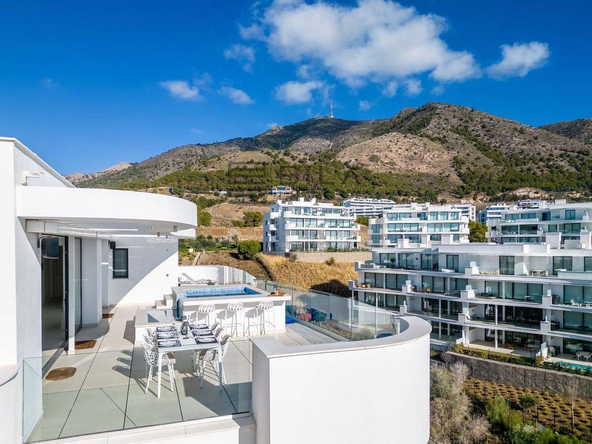 3 soveværelse Penthouse til salg i Fuengirola med swimmingpool - € 1.499.000 (Ref: 9609708)