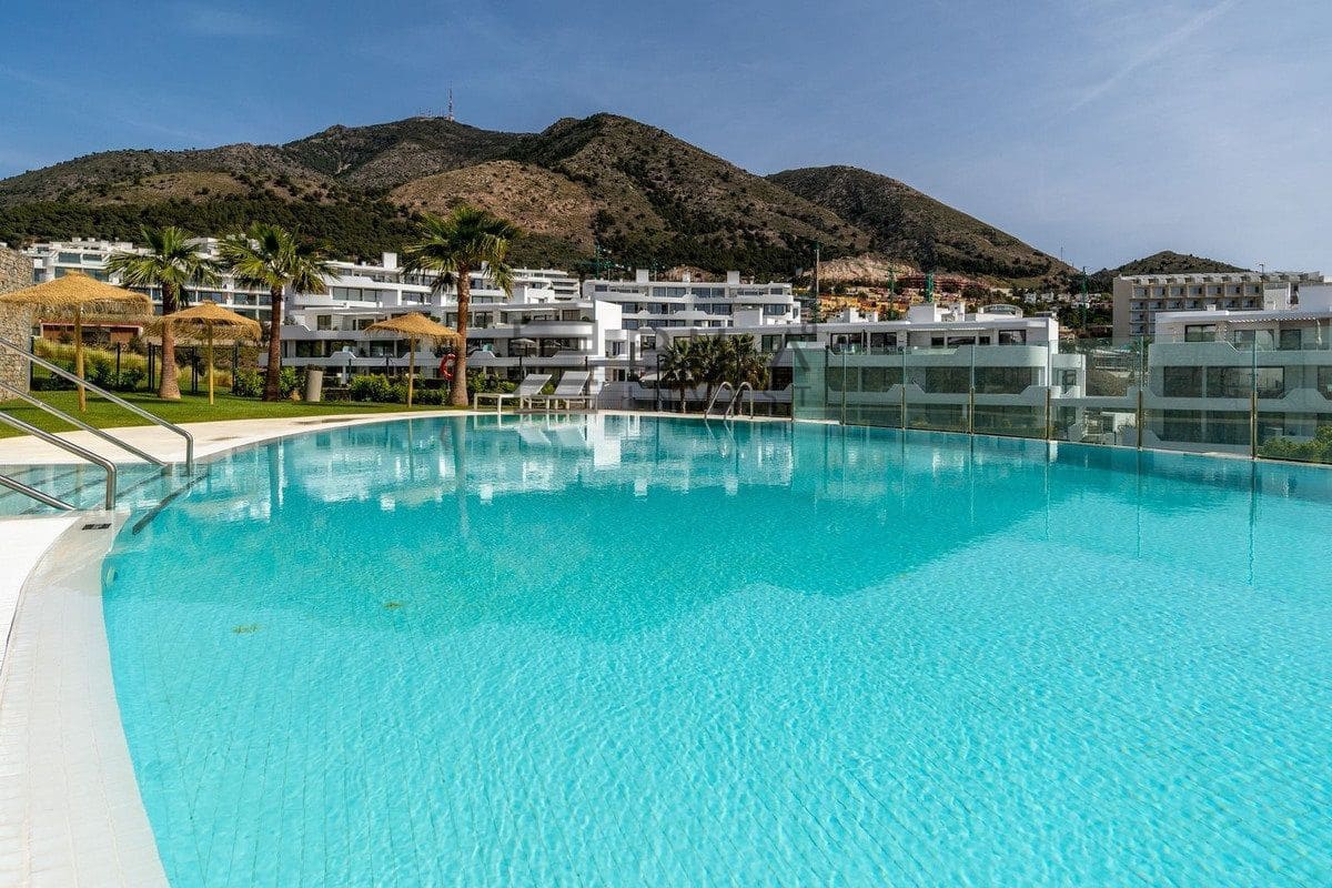 3 soveværelse Penthouse til salg i Fuengirola med swimmingpool - € 1.499.000 (Ref: 9609708)