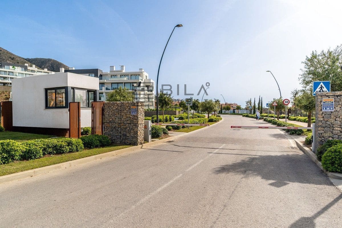 3 soveværelse Penthouse til salg i Fuengirola med swimmingpool - € 1.499.000 (Ref: 9609708)