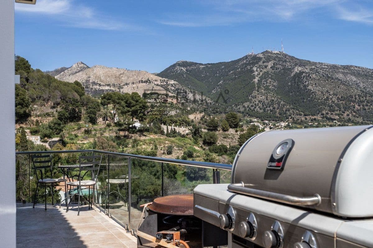 3 bedroom Villa for sale in Mijas with pool garage - € 1,445,000 (Ref: 9609712)