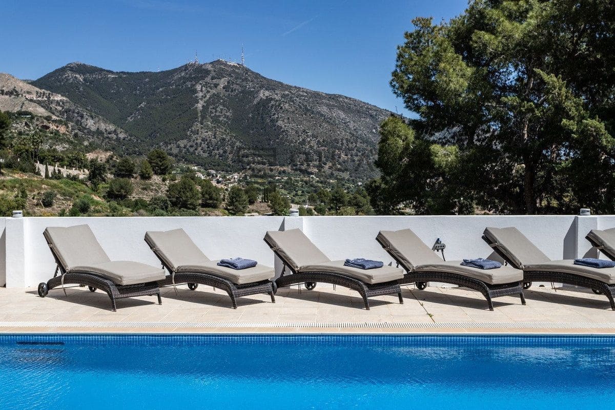 3 bedroom Villa for sale in Mijas with pool garage - € 1,445,000 (Ref: 9609712)