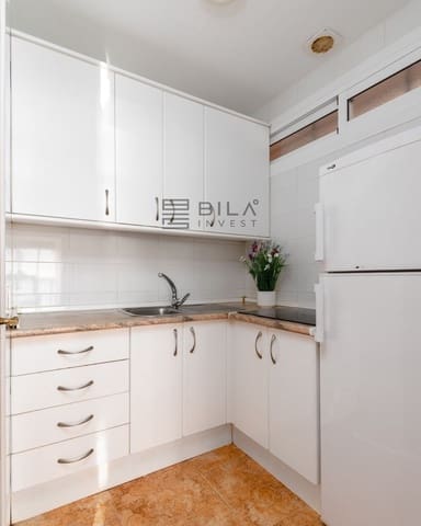 2 soverom Leilighet til salgs i Zona Puerto Deportivo, Fuengirola med garasje - € 549 000 (Ref: 9609718)