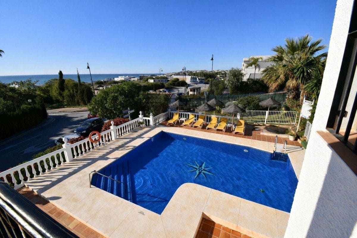 3 camera da letto Appartamento in vendita in El Faro con piscina - 385.000 € (Rif: 9609719)