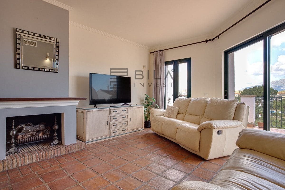 3 soveværelse Villa til salg i Riviera del Sol med swimmingpool - € 700.000 (Ref: 9609726)