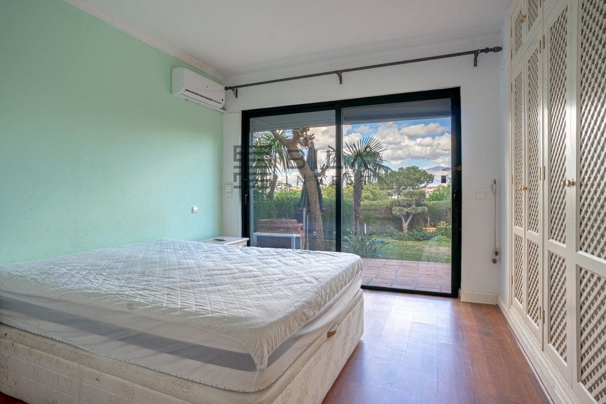 3 soveværelse Villa til salg i Riviera del Sol med swimmingpool - € 700.000 (Ref: 9609726)