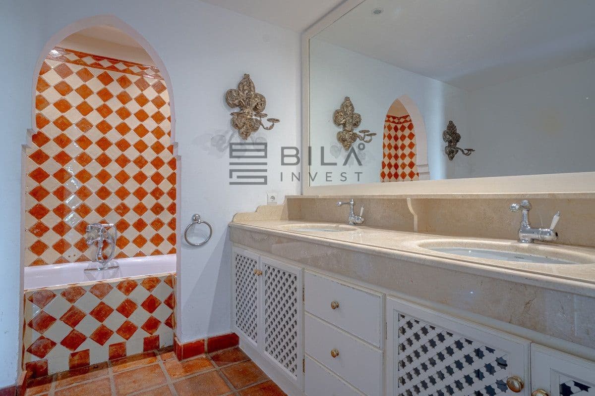 3 soveværelse Villa til salg i Riviera del Sol med swimmingpool - € 700.000 (Ref: 9609726)