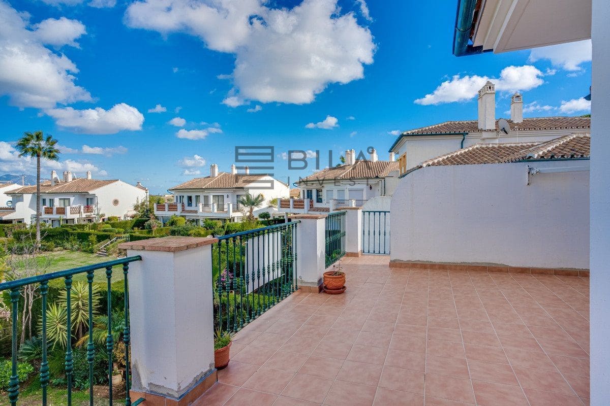 3 soveværelse Villa til salg i Riviera del Sol med swimmingpool - € 700.000 (Ref: 9609726)