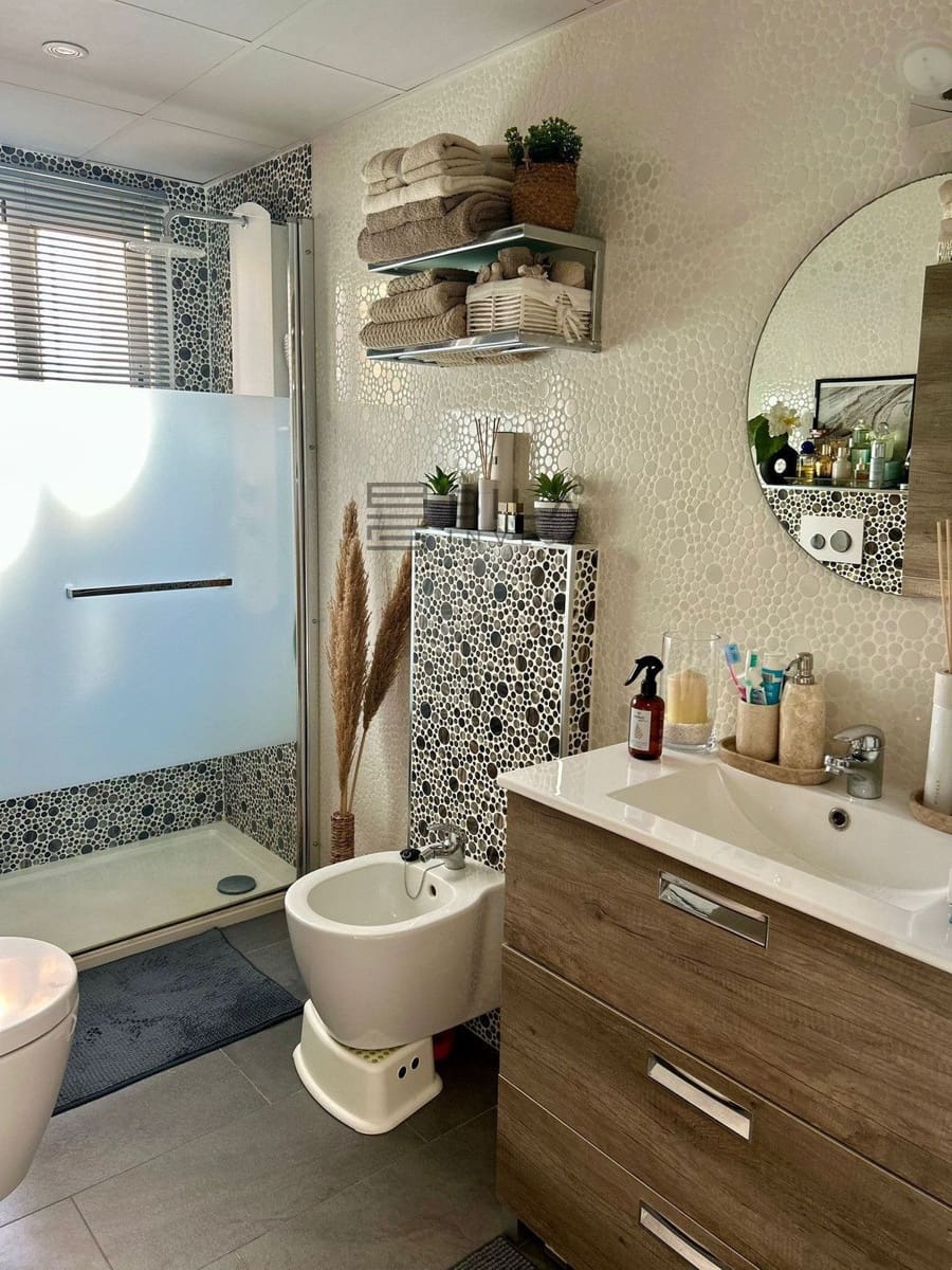 2 slaapkamer Flat te koop in Riviera del Sol met zwembad garage - € 323.000 (Ref: 9609727)