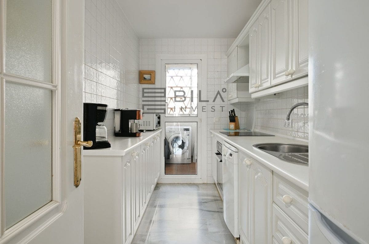 2 bedroom Flat for sale in Calahonda with pool garage - € 685,000 (Ref: 9609731)