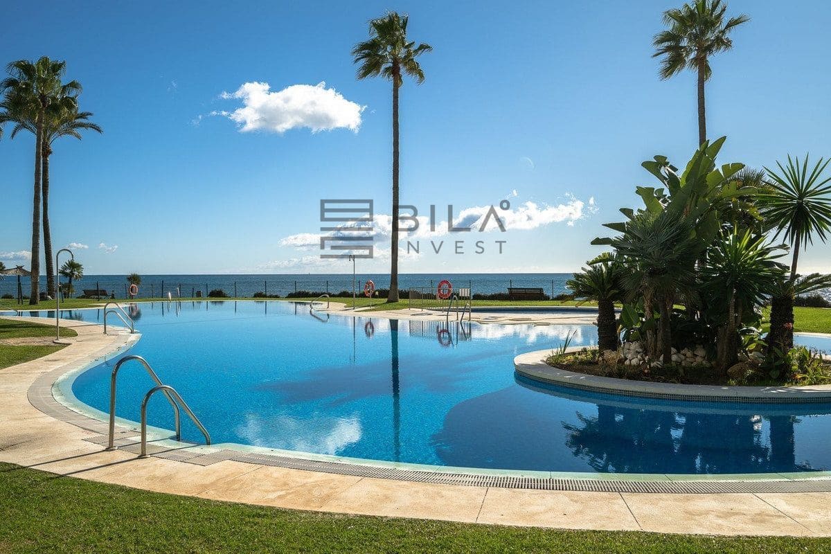 2 bedroom Flat for sale in Calahonda with pool garage - € 685,000 (Ref: 9609731)