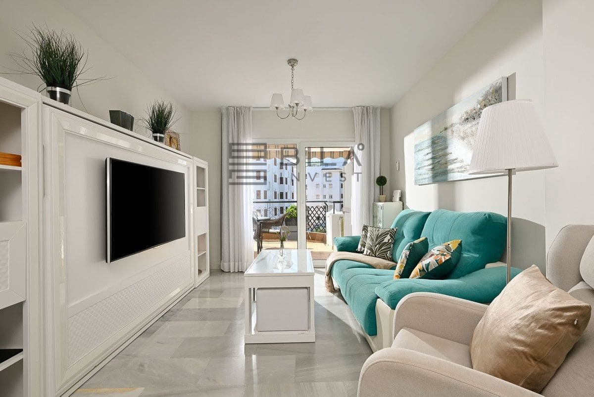 2 bedroom Flat for sale in Calahonda with pool garage - € 685,000 (Ref: 9609731)