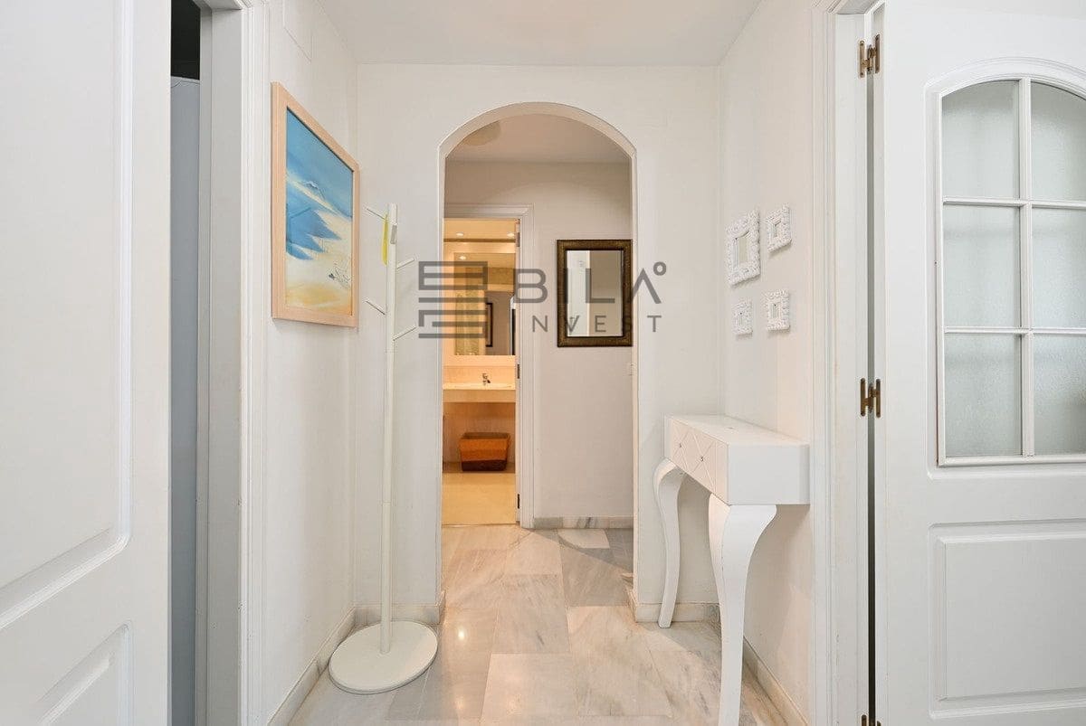 2 bedroom Flat for sale in Calahonda with pool garage - € 685,000 (Ref: 9609731)