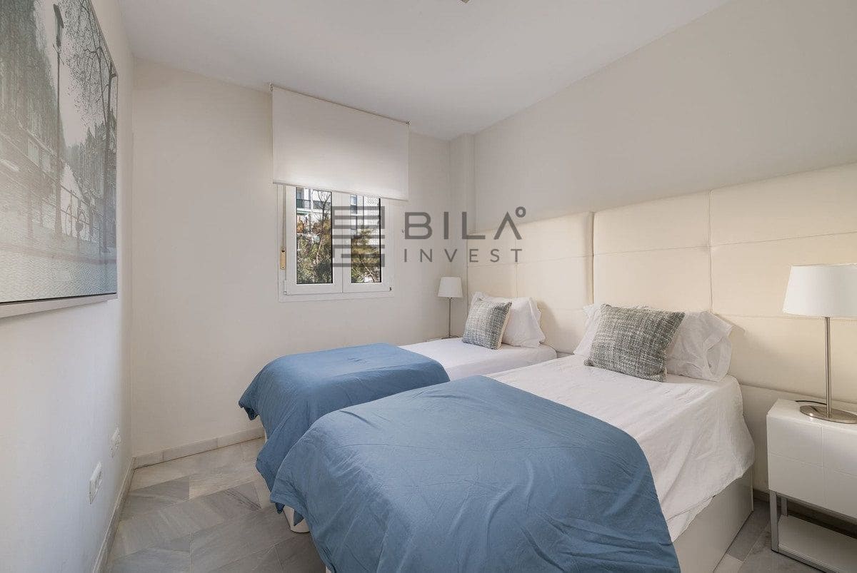 2 bedroom Flat for sale in Calahonda with pool garage - € 685,000 (Ref: 9609731)